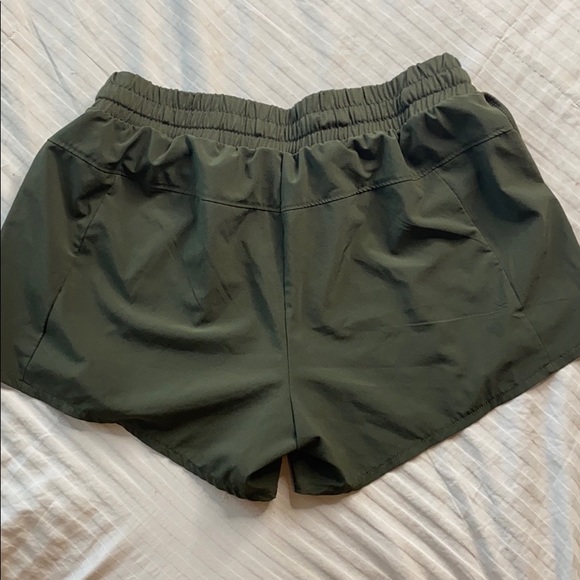 Athletic shorts - Picture 4 of 4